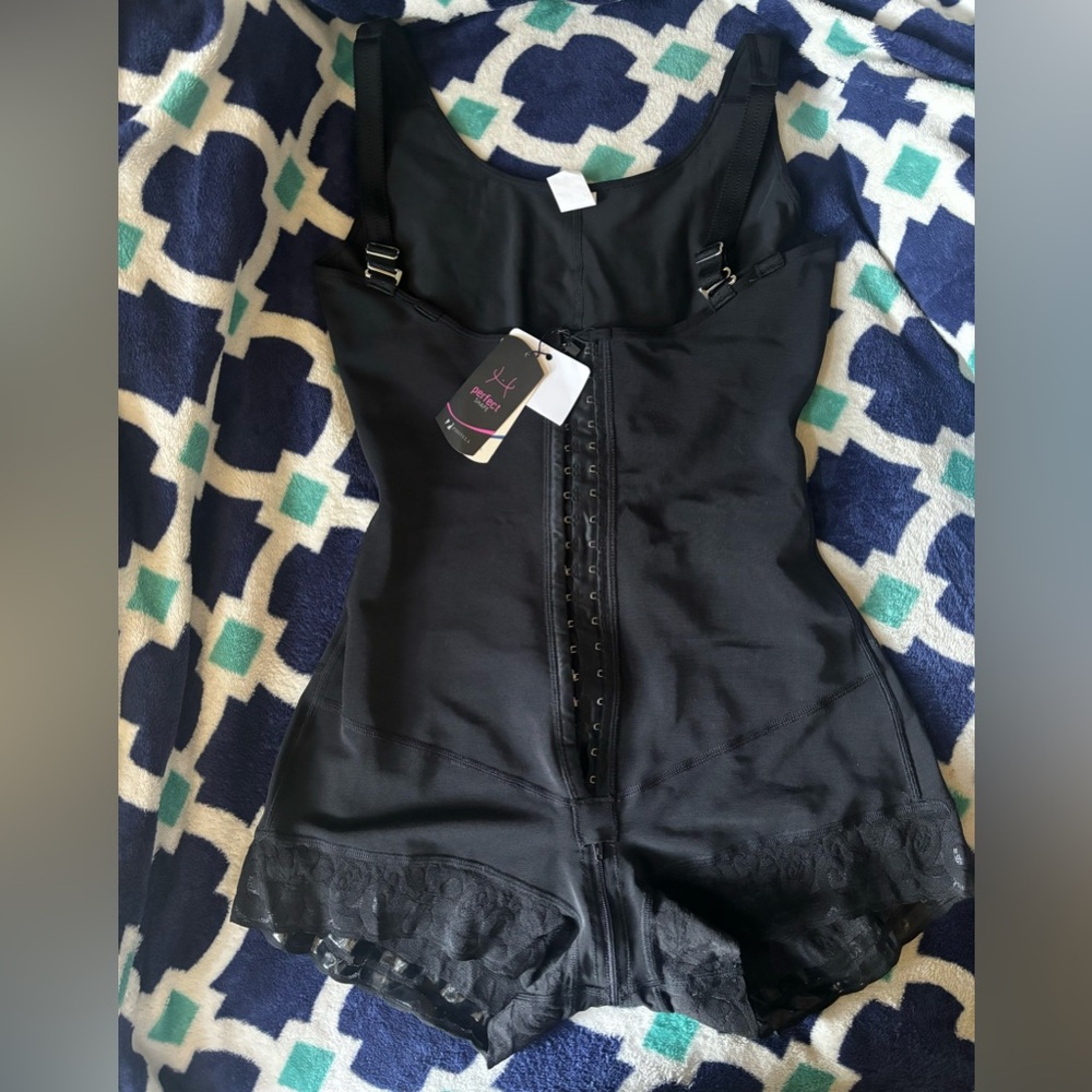 Sleek Black Women's Shapewear